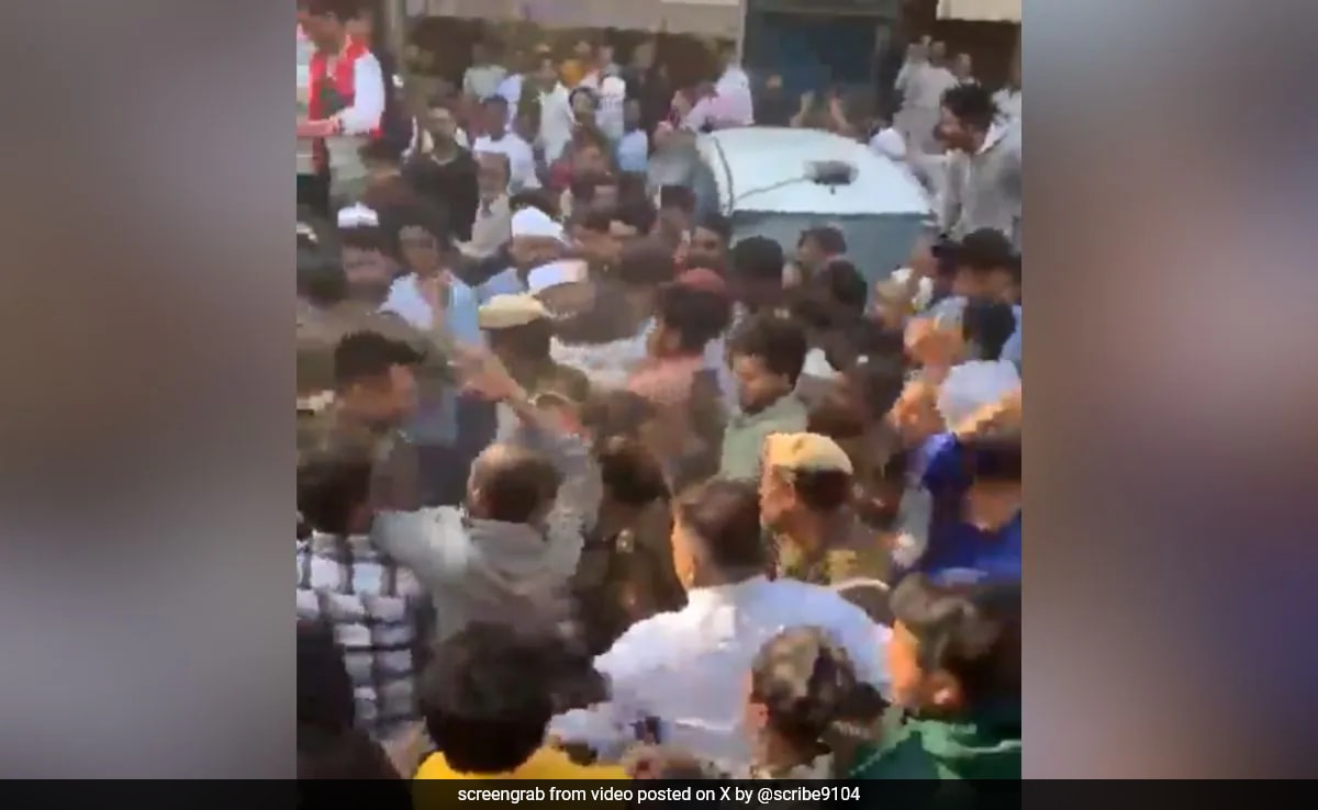 Police Debunk Claim That Mob Attacked Cop Who Kicked Men Offering Namaz