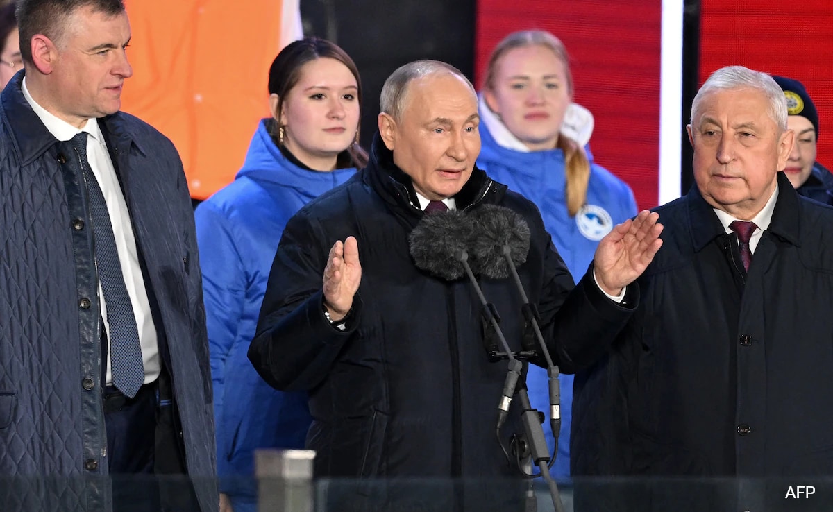 Read more about the article Putin Addresses Red Square Crowd After Election Win Blasted By West