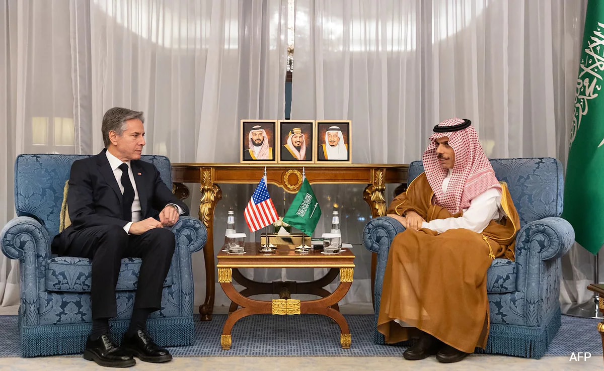 You are currently viewing Antony Blinken Talks Gaza Ceasefire With Saudi Foreign Minister On Mideast Tour