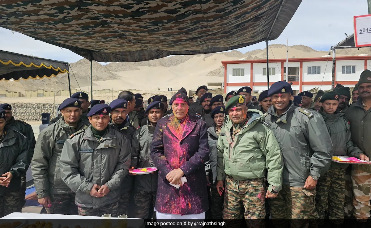 Read more about the article "Happiest Moment": Defence Minister Celebrates Holi With Soldiers In Leh