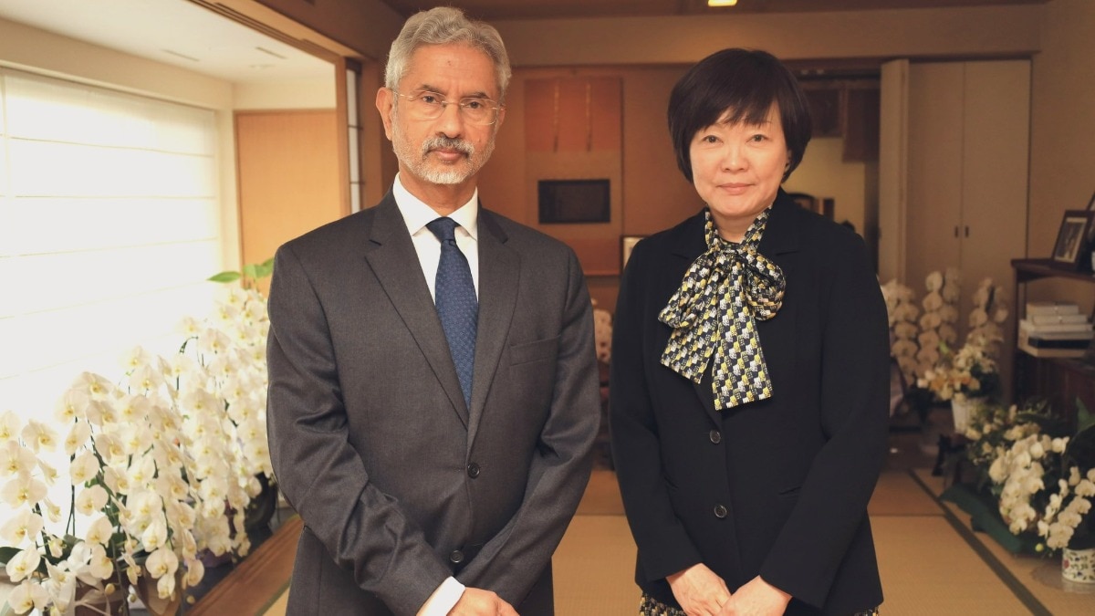 Read more about the article S Jaishankar meets Shinzo Abe’s wife, hands over PM Modi’s personal letter