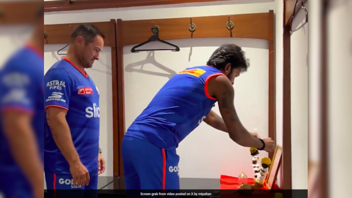 Watch: Hardik Sets Up Temple In MI Dressing Room, Boucher Breaks Coconut