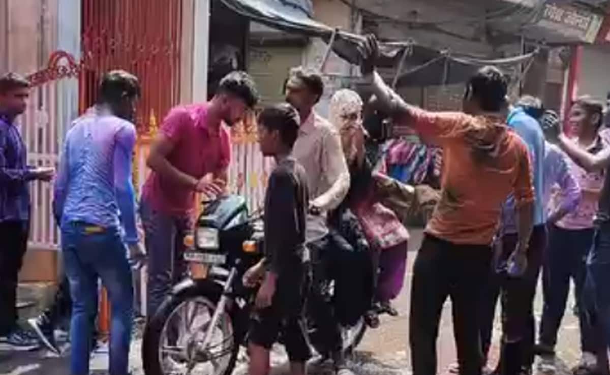 You are currently viewing 1 Arrested In UP After Video Shows Holi Revellers Harassing Muslim Women