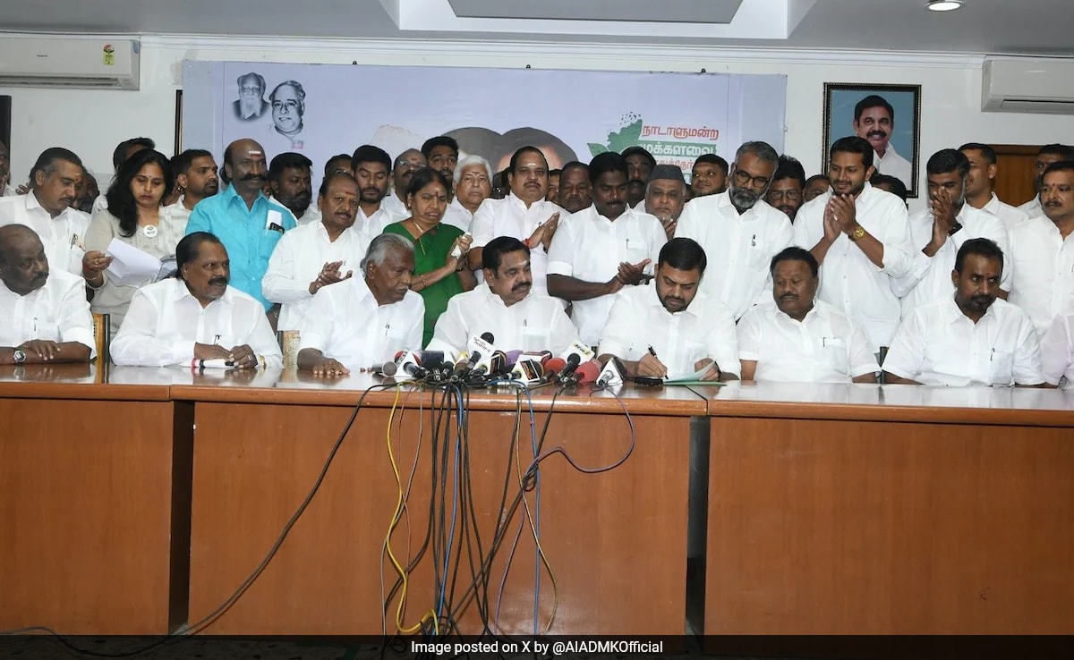 AIADMK Seals Seat-Sharing Deal With Allies For Lok Sabha Elections