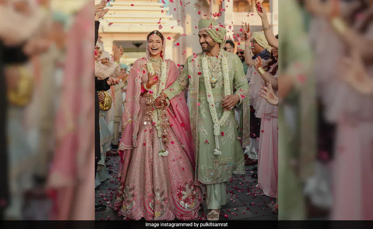 You are currently viewing Viral: Kriti Kharbanda's Pink Wedding Lehenga Is An Ode To Pulkit Samrat's Late Mother