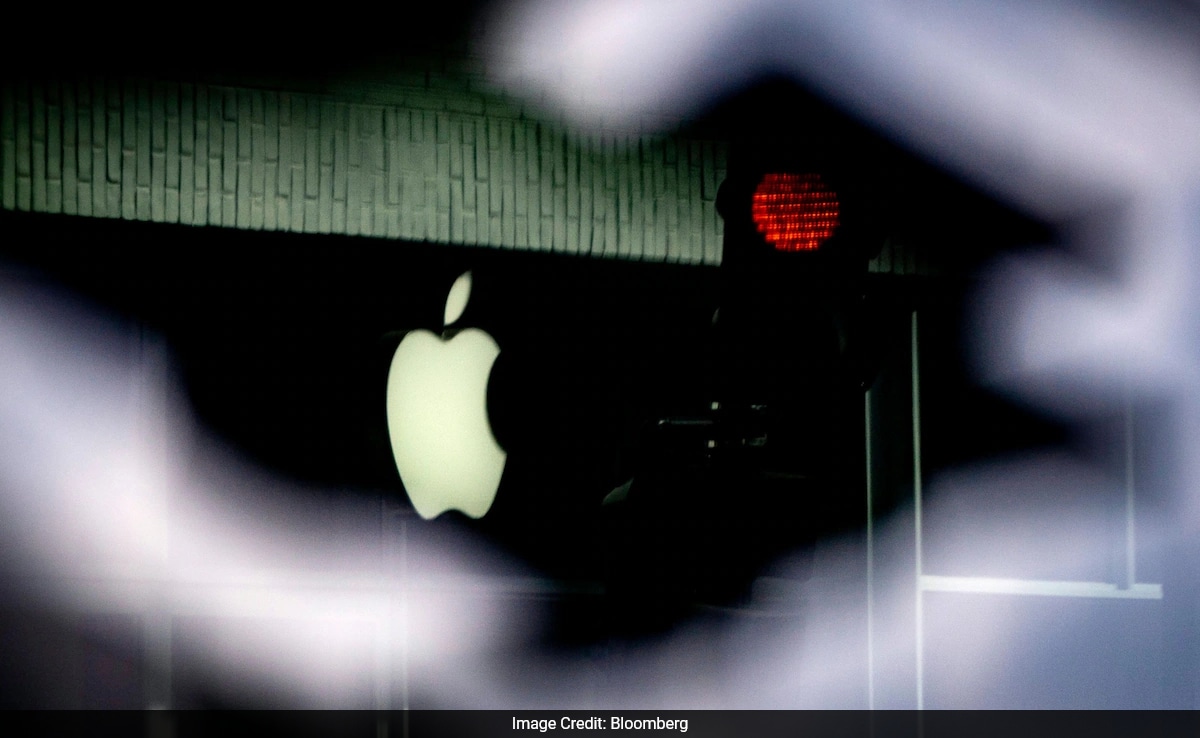 You are currently viewing Apple Laid Off 600 Workers After Halting Car, Smartwatch Projects