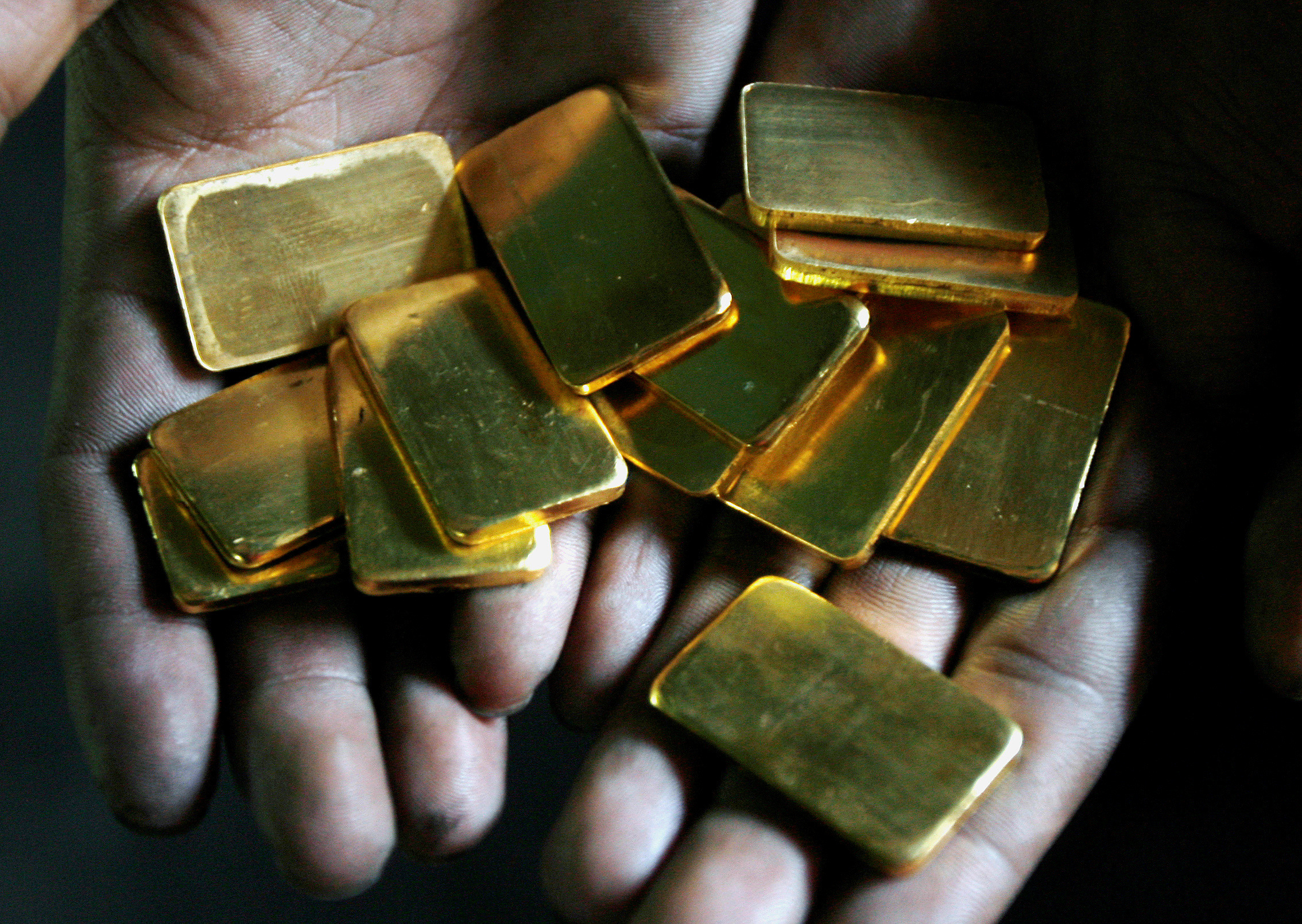 You are currently viewing 2 Arrested At Delhi Airport For Smuggling Gold Worth Rs 1.21 Crore