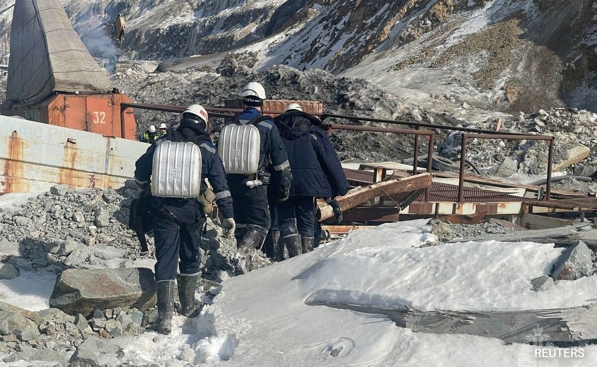 Read more about the article Search For 13 Miners Trapped For 2 Weeks In Russia Called Off