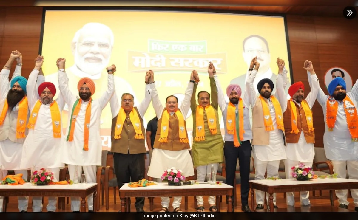 You are currently viewing 800 Sikh Community Members Join BJP In Delhi, Give Major Boost To Party