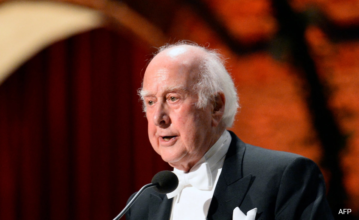 You are currently viewing Physicist Peter Higgs Who Discovered ‘God Particle’ Dies At 94