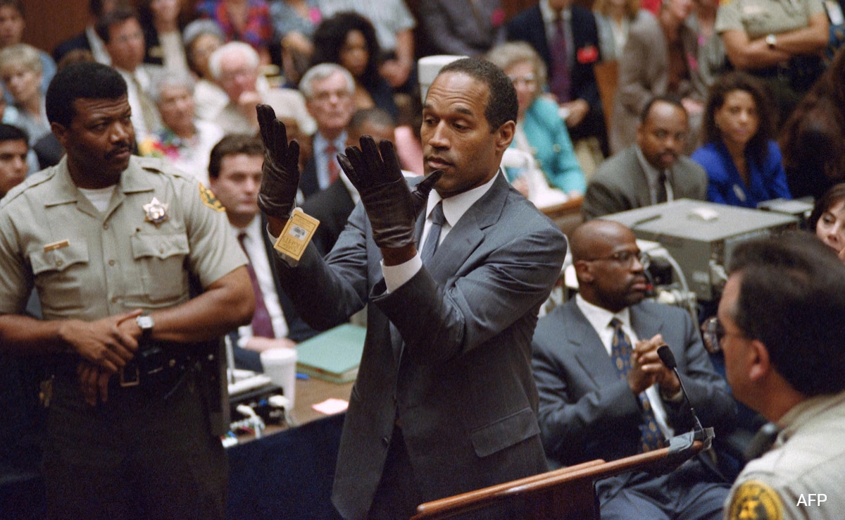 You are currently viewing How Pair Of Bloodstained Gloves Saved OJ Simpson In Sensational Trial