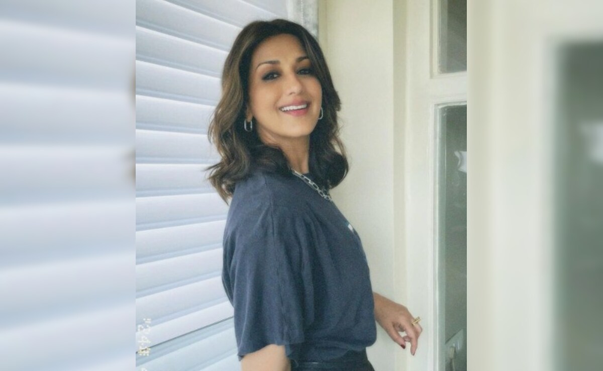 You are currently viewing Sonali Bendre On Shooting For Bombay Song Humma Humma: "Sundar Master Ji Gave Me 100 Bucks"
