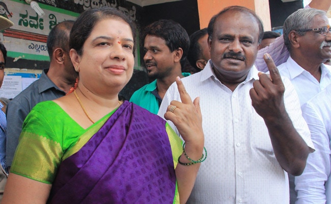 You are currently viewing HD Kumaraswamy, His Wife Have Rs 217.21-Crore Assets. She Is Richer