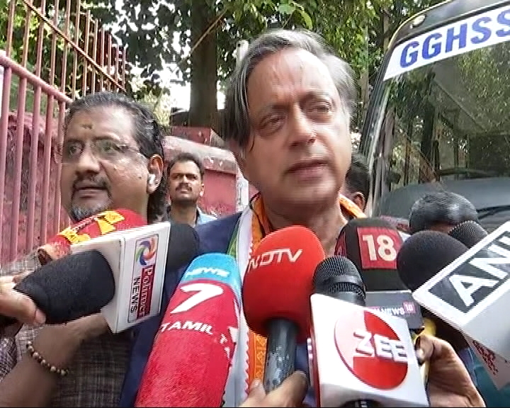 You are currently viewing "Is This A Friendly Match?" Shashi Tharoor's Jab At Left Over Poll Tactic