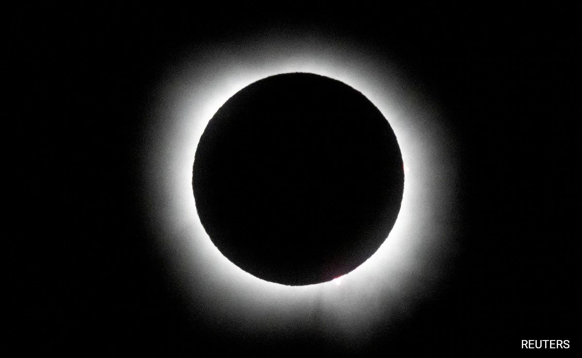 Read more about the article Total Solar Eclipse Hits Mexico Before Arcing Across US, Canada