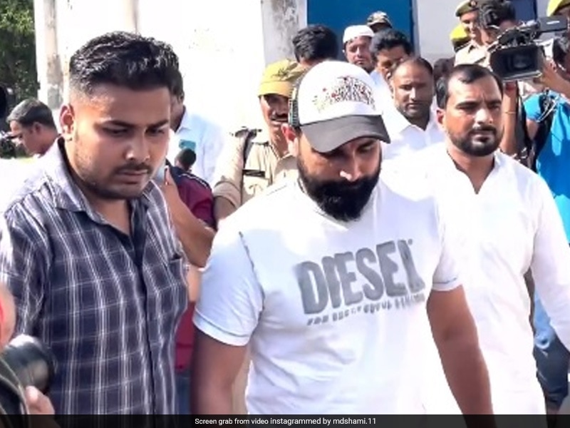 Read more about the article "Matter Of Pride That PM Modi…": Shami After Casting Vote In Amroha