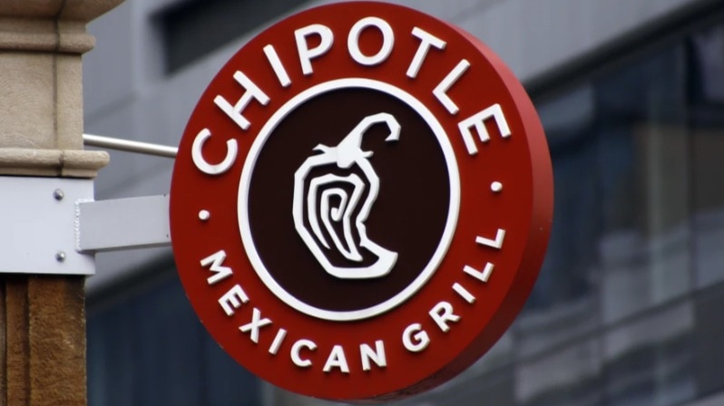 Read more about the article Chipotle reverses protein policy, says workers can choose chicken once again