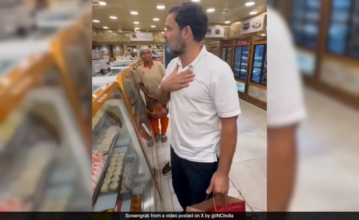 Read more about the article Rahul Gandhi Takes A Break From Poll Campaign, Relishes Gulab Jamuns