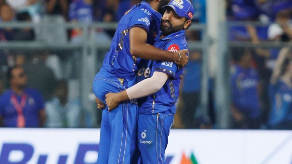 Read more about the article Watch: Bumrah's Heartwarming Moment With Rohit After 5-Wicket Haul Viral