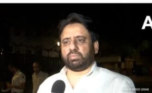 Read more about the article AAP's Amanatullah Khan Leaves Probe Agency Office After 12-Hour Questioning