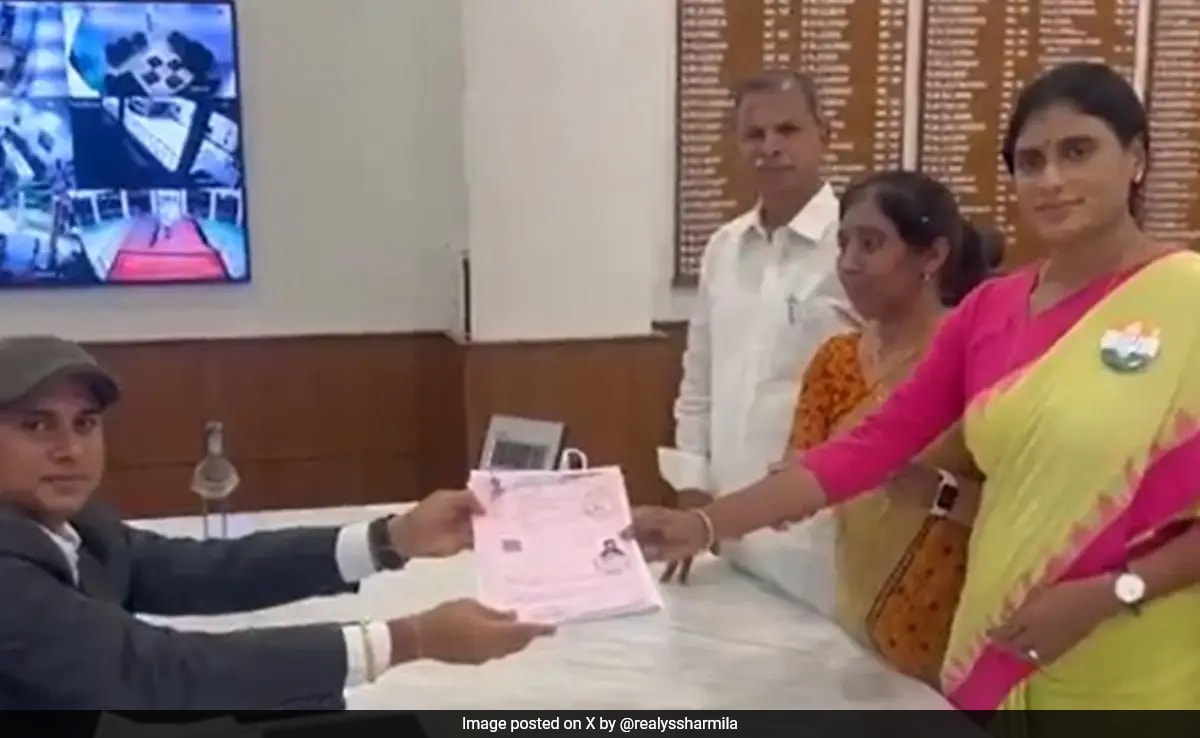 You are currently viewing Andhra Congress Chief YS Sharmila Files Nomination For Kadapa Seat