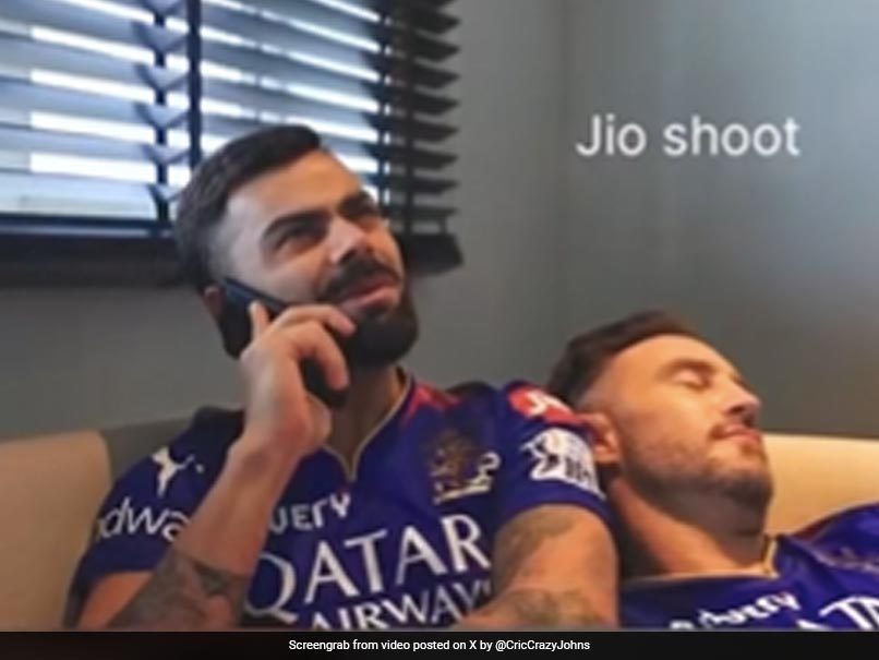 Read more about the article Watch: Kohli Orders Pizza, Aloo Chaat, Barfi, Leaves Du Plessis In Shock