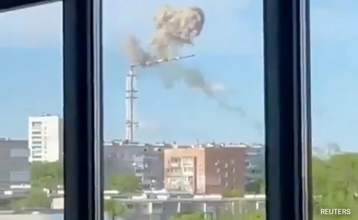 You are currently viewing 240-Meter TV Tower Collapses In Ukraine After Russian Strike: Report