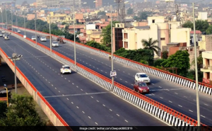 Read more about the article Noida Issues Traffic Advisory Ahead Of Resurfacing Work On Elevated Flyover