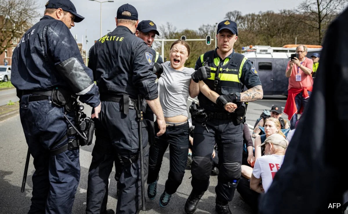 You are currently viewing Greta Thunberg Detained By Cops At Dutch Protest Against Fossil Fuel Subsidies