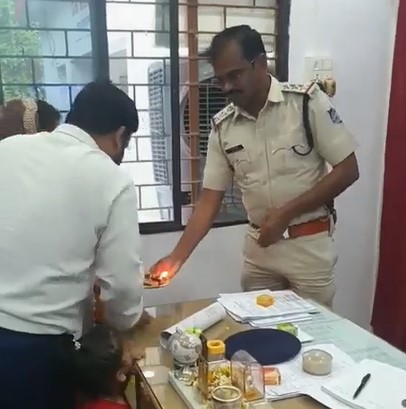 You are currently viewing Video: Madhya Pradesh Couple's Police Station 'Aarti' Lands Them In Trouble