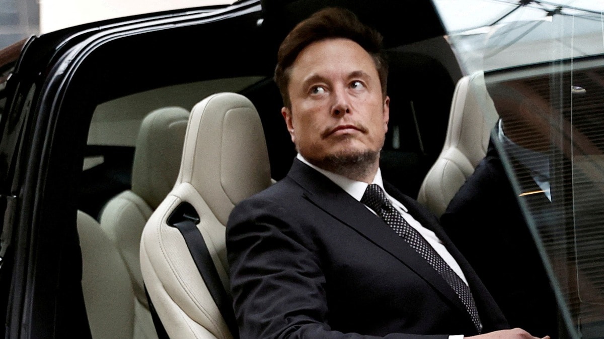 Read more about the article Elon Musk Denies Report Tesla Is Scrapping Less-Expensive Electric Car