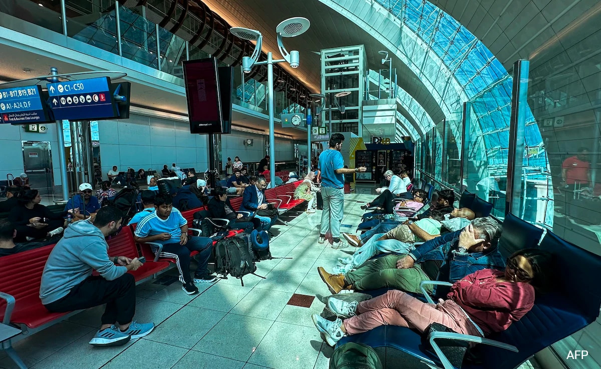 Read more about the article Slow Recovery As Dubai Airport, Roads Still Plagued By Floods