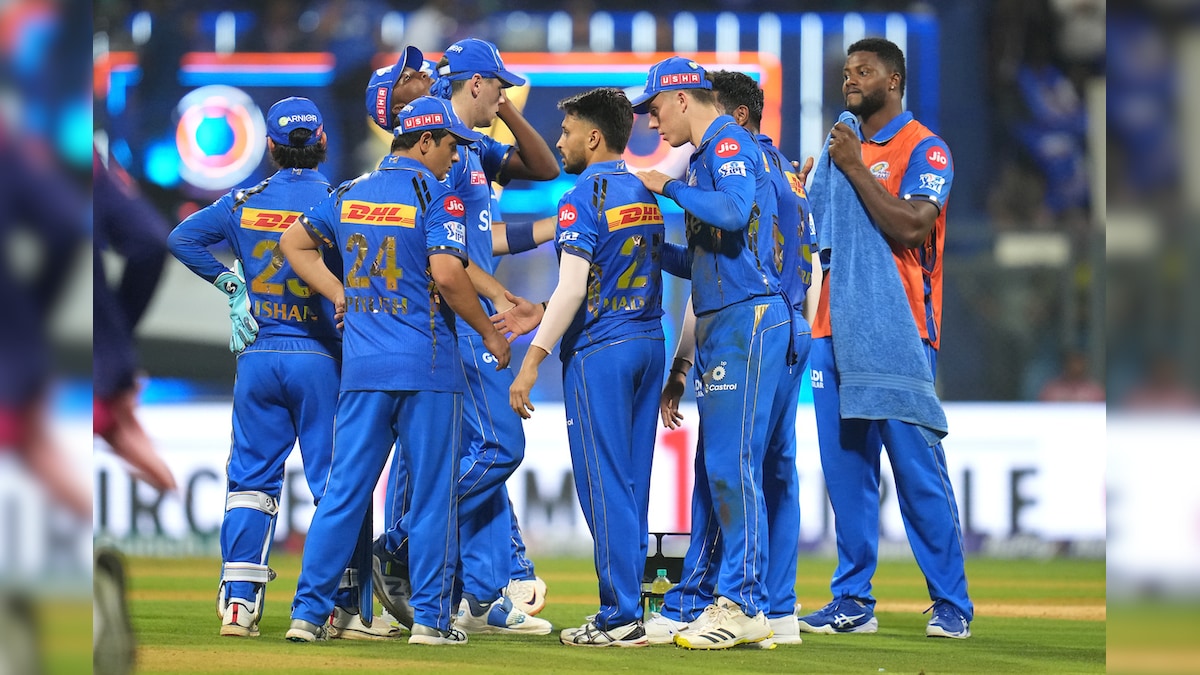Read more about the article "Both Hardik And Rohit Are…": MI Star Shuts Down Team Environment Talks