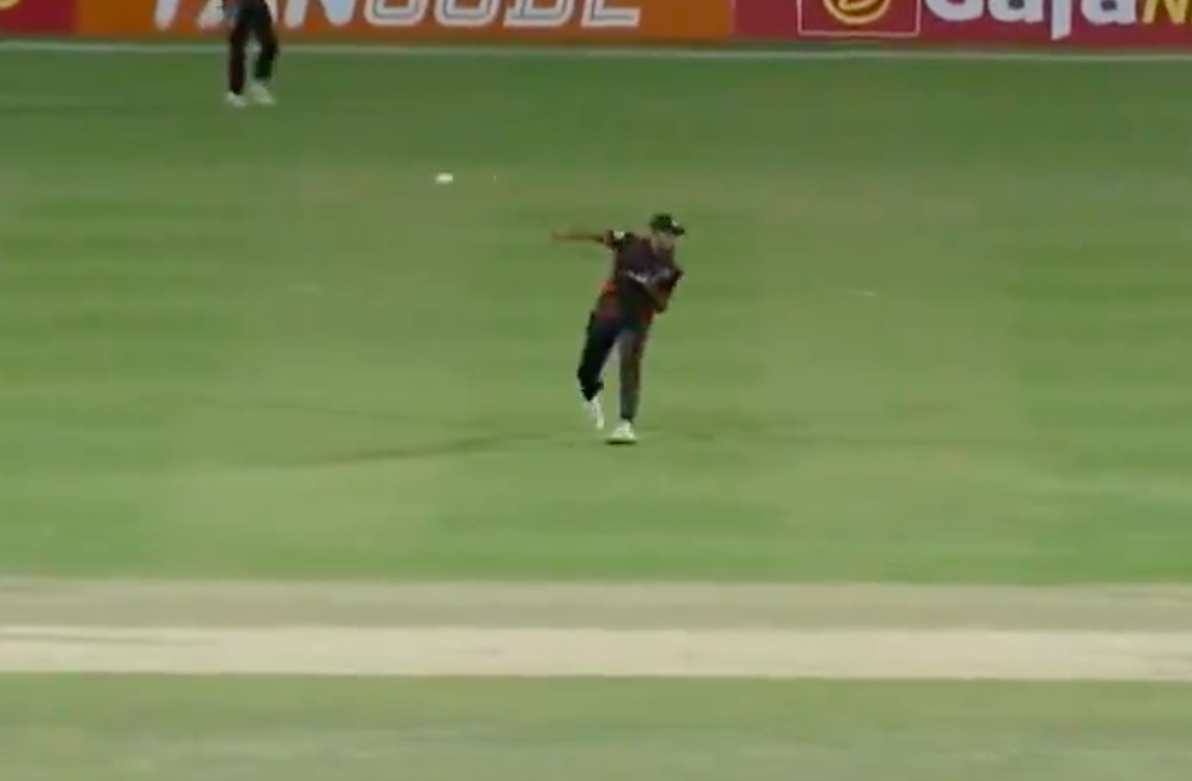 You are currently viewing Watch: 'Freak' Run-Out Or Fake Fielding? Bizarre Dismissal Splits Internet