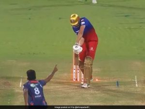 Read more about the article Watch: Mayank's Missile Knocks Down RCB Star's Stumps, Shastri Excited