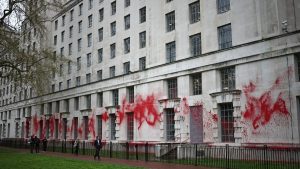 Read more about the article Video: Pro-Palestine supporters paint UK’s Ministry of Defence building red