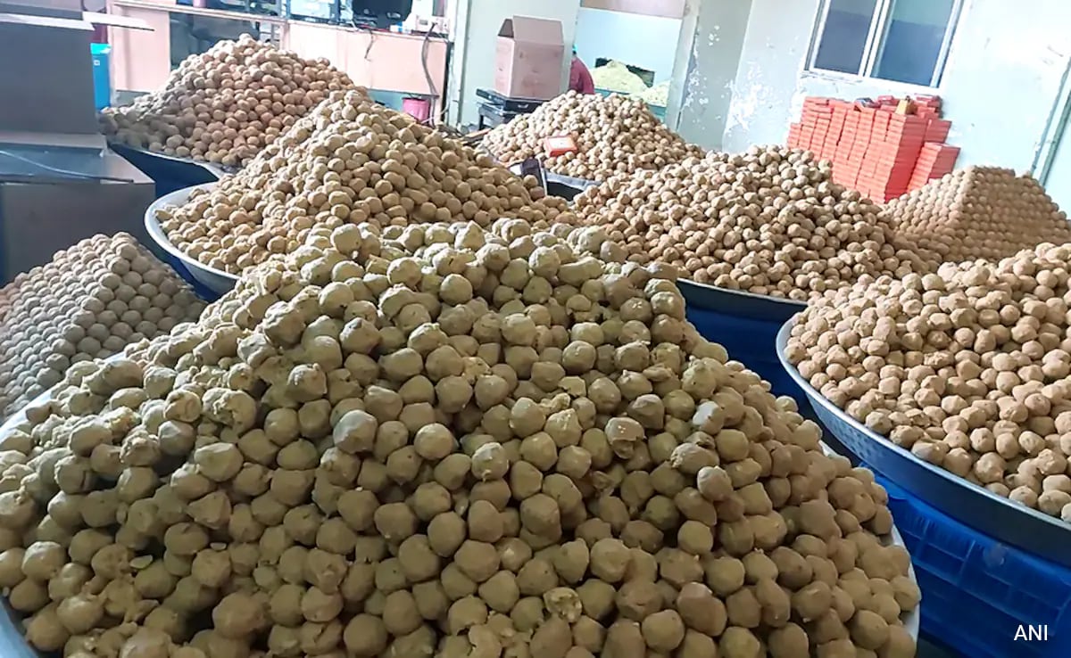You are currently viewing 1,11,111 Kg Laddus To Be Sent To Ayodhya Temple As Prasad For Ram Navami