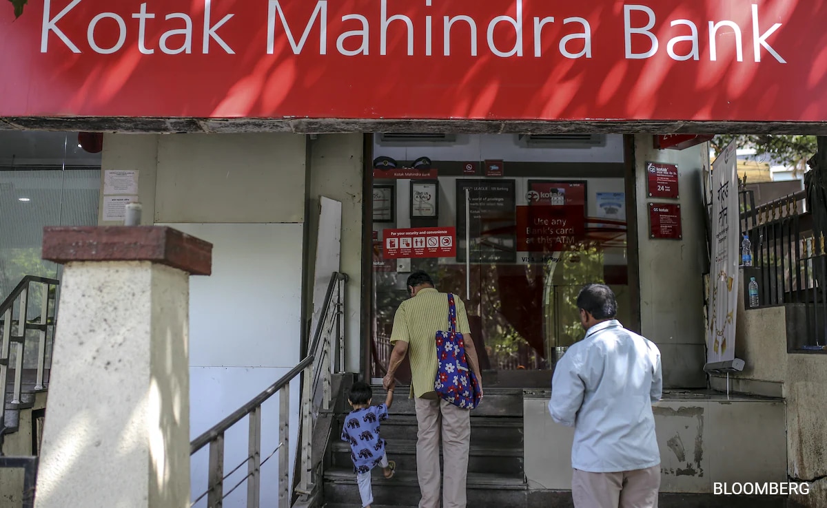 Read more about the article Kotak Mahindra's Shares Fall After Ban On Cards And New Online Clients