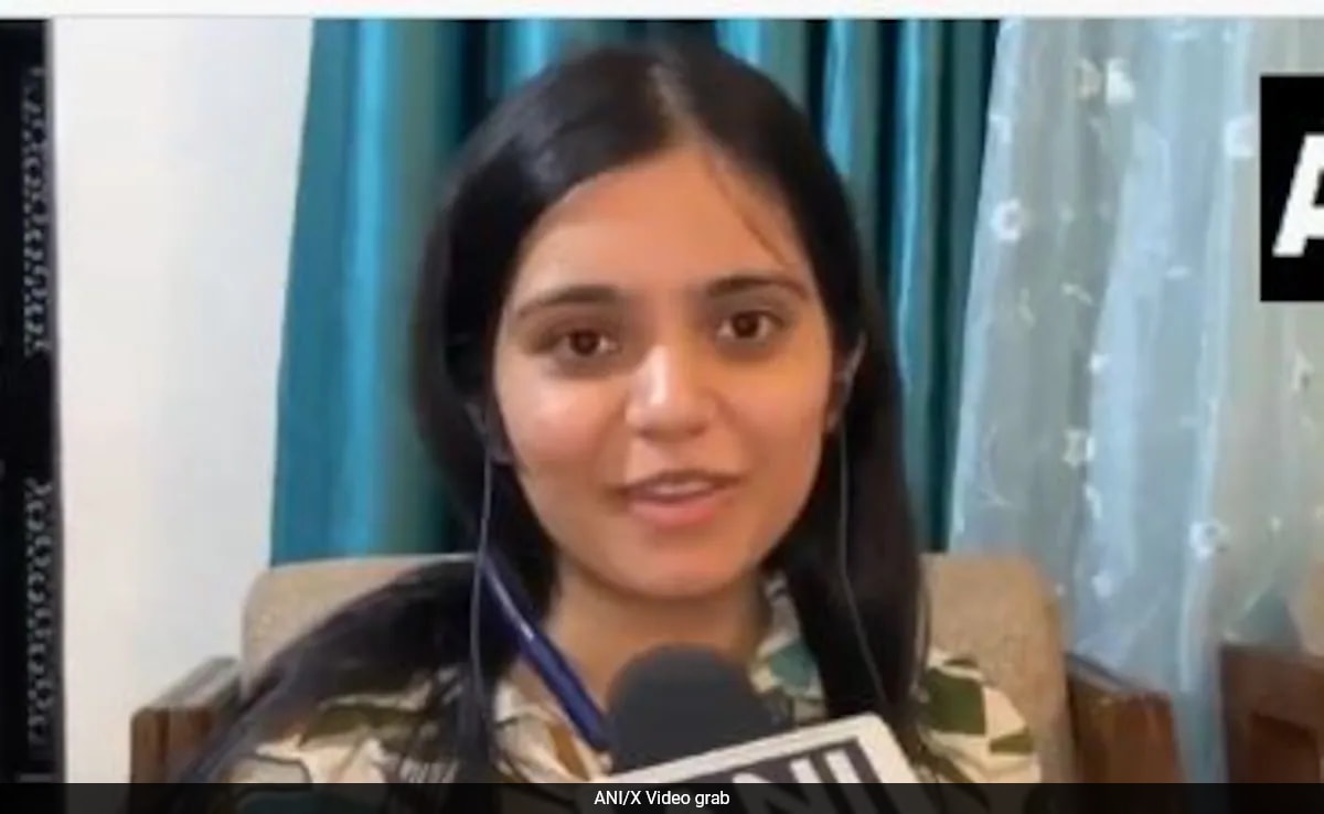 Read more about the article 24-Year-Old Noida Woman Who Quit Corporate Job Ranks In UPSC Top 20