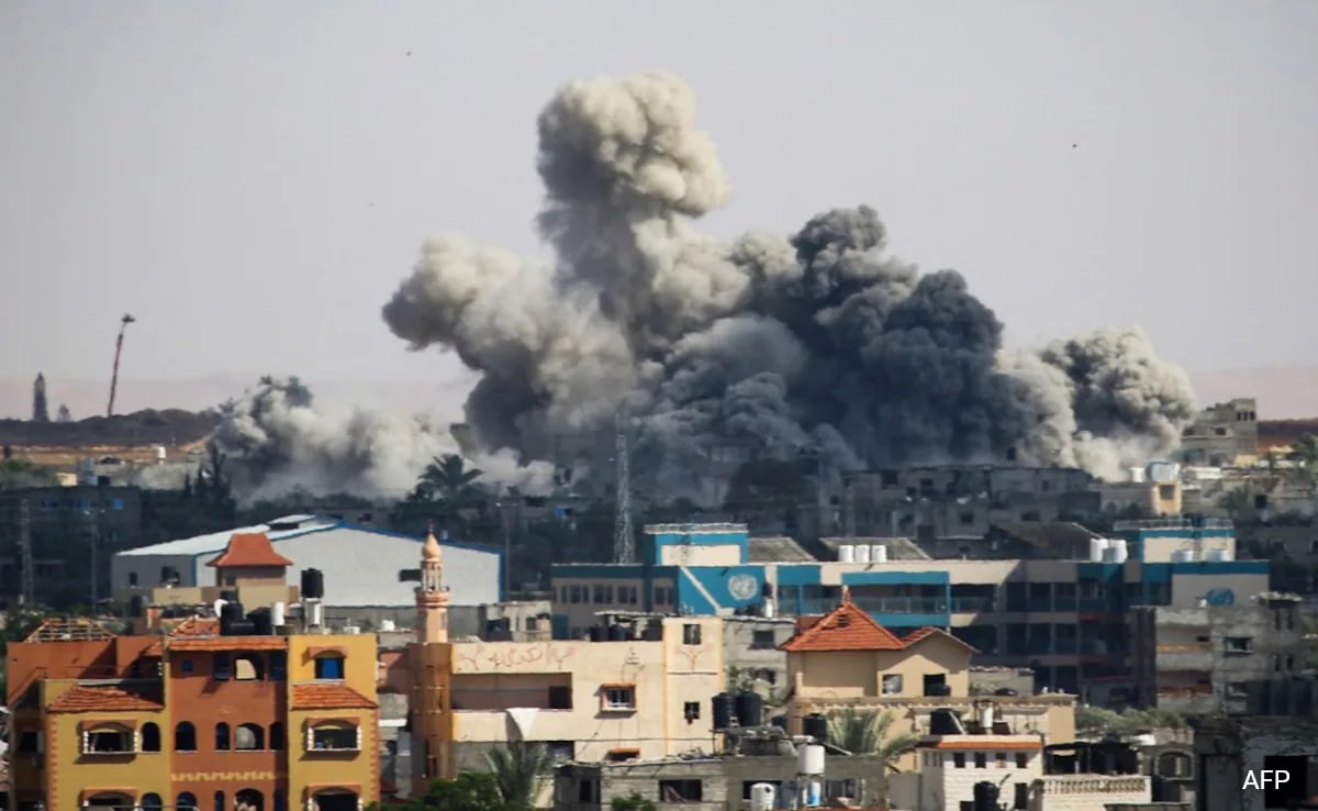 You are currently viewing Israel Bombards Gaza’s Rafah Ahead Of Talks To Seal Peace Deal