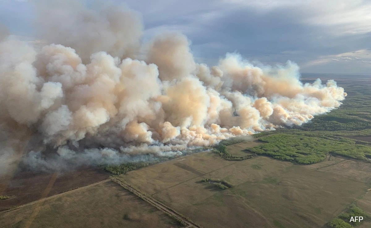 You are currently viewing Canadian Town Threatened By Wildfire Likely To Avoid Direct Hit