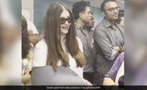 Read more about the article Crazy Viral: Aishwarya Rai Bachchan Interacts With Fans Inside Polling Booth