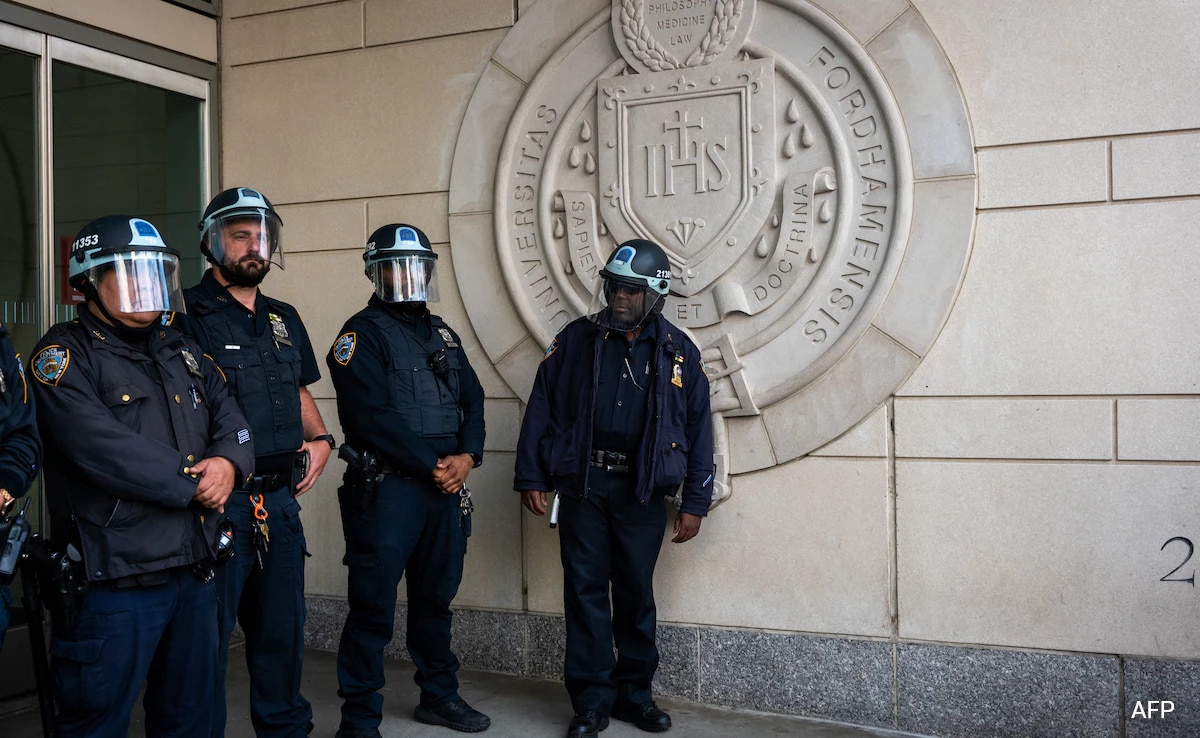 Riot Police Storm US Colleges After Violent Protests Over Gaza War