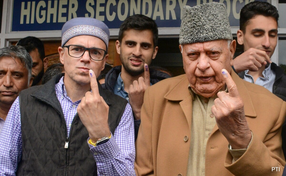 You are currently viewing 3 Generations Of Abdullah Family Cast Vote In J&K In 4th Phase Of Polling