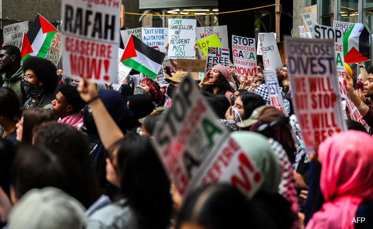Read more about the article Pro-Palestine Protesters Rally Outside Met Gala Event, Several Arrested