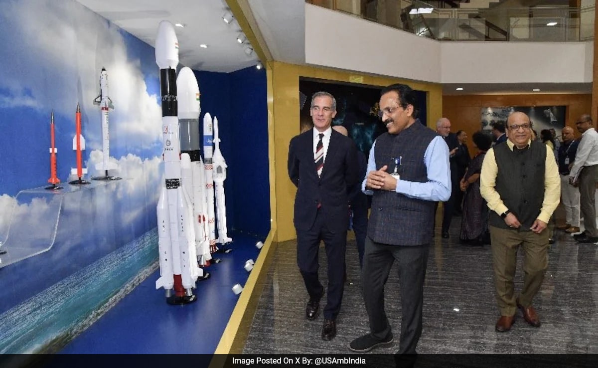 You are currently viewing US Envoy Hails ISRO's Accomplishments During Visit To Headquarters