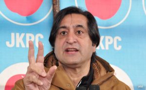Read more about the article Sajad Lone Asks Omar Abdullah To Apologise Over "BJP's Team B" Claim