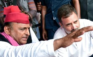 Read more about the article Rahul Gandhi, Akhilesh Yadav Chat On Stage As Rally Cancelled Over Chaos