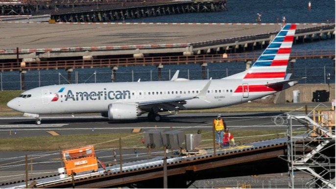 You are currently viewing American Airlines victim-blames girl filmed in plane toilet by staffer