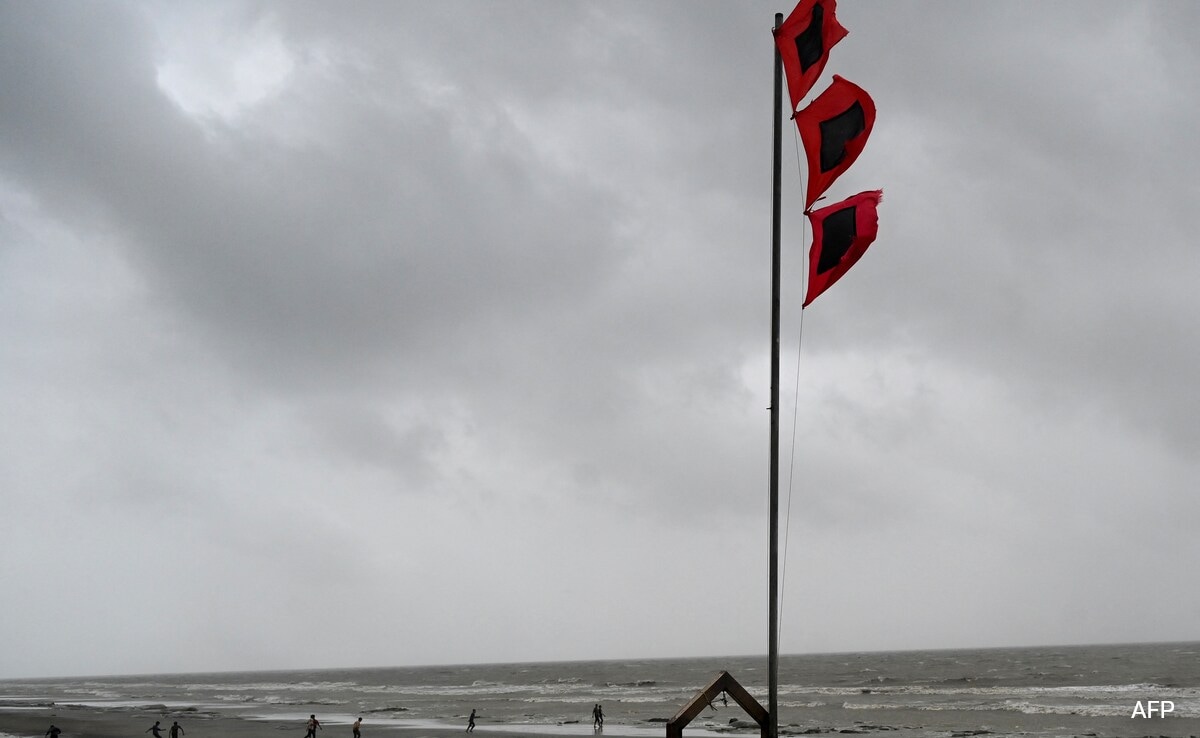 You are currently viewing Severe Cyclone Remal Makes Landfall On Bangladesh Coast: Report